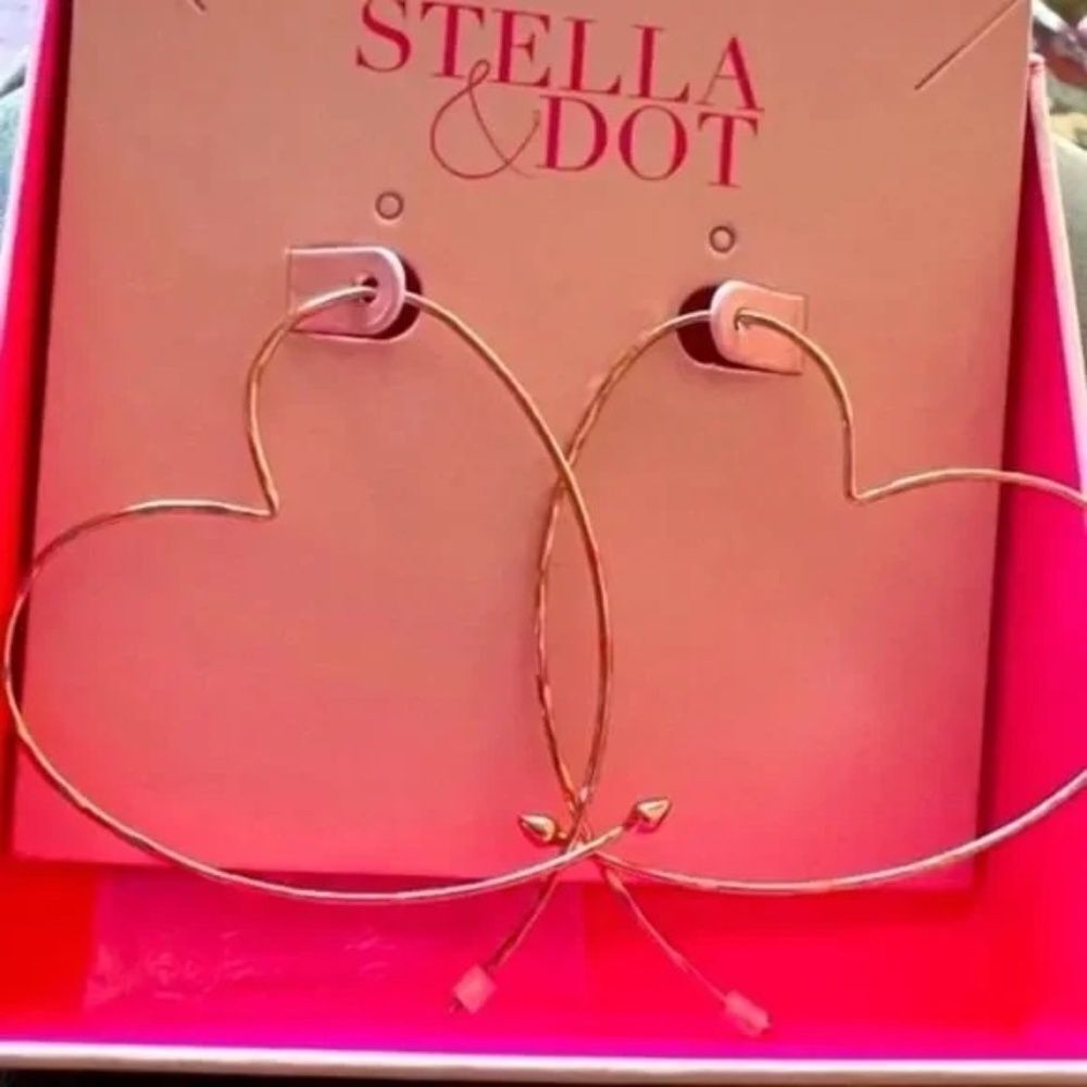 stella & dot ~ gold ~ essential hammered heart hoops - Picture 4 of 6